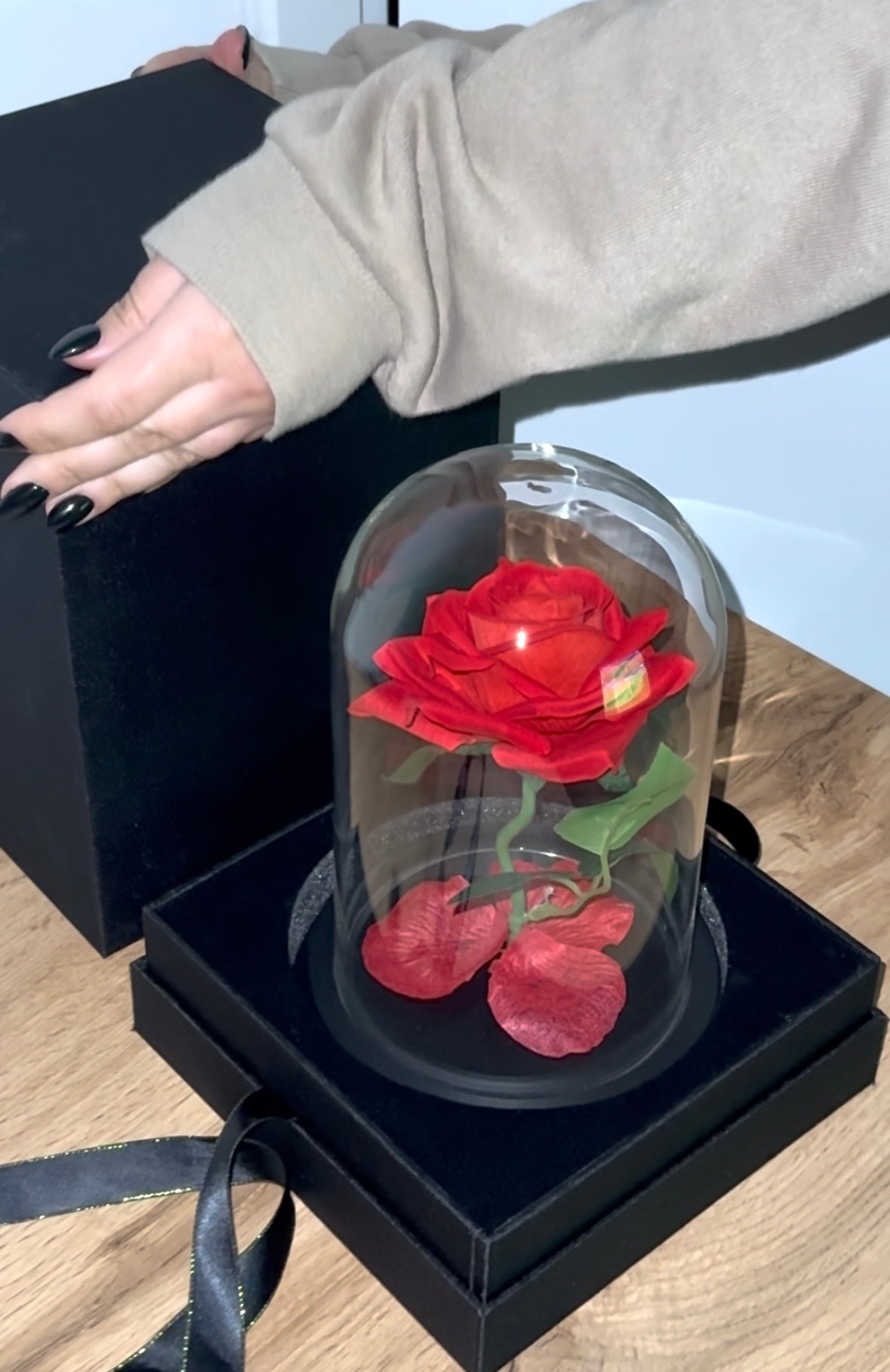 PACHET TRANDAFIR ETERN ROSU + TRANDAFIR IN CUTIE DE BIJUTERII